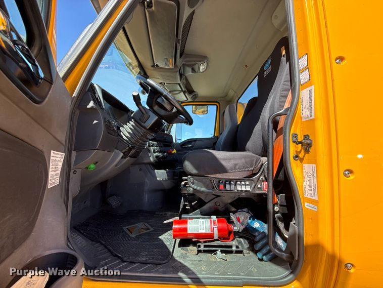 image for item DR1035 2021 International LT625 semi truck