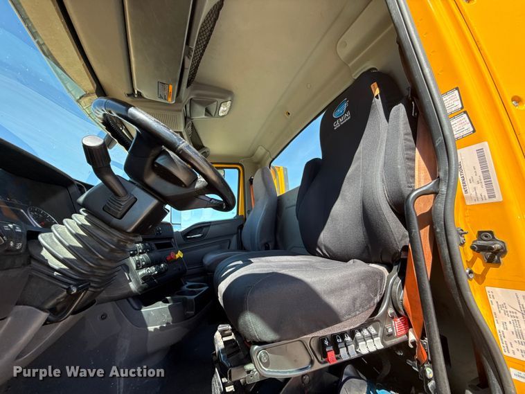 image for item DR1035 2021 International LT625 semi truck