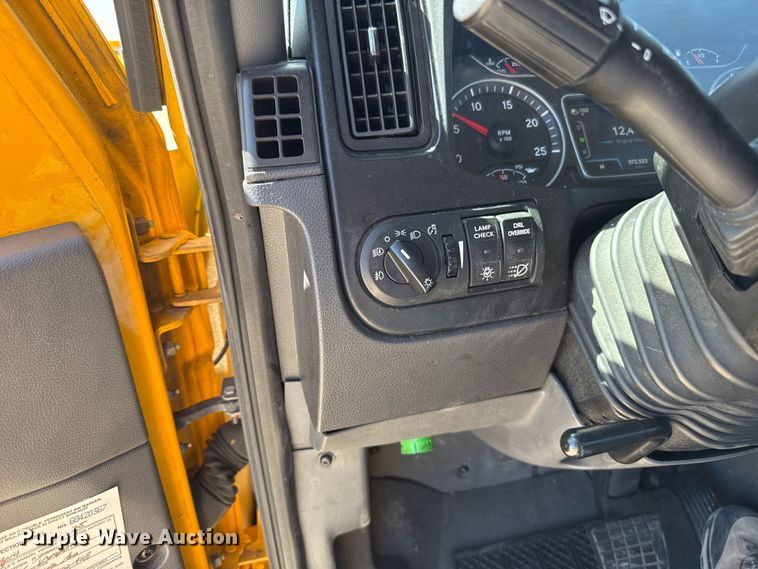 image for item DR1035 2021 International LT625 semi truck