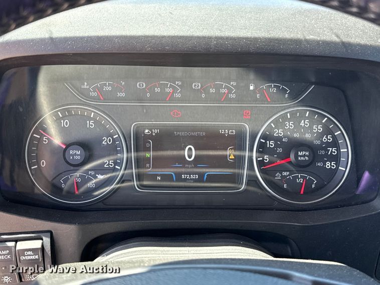 image for item DR1035 2021 International LT625 semi truck