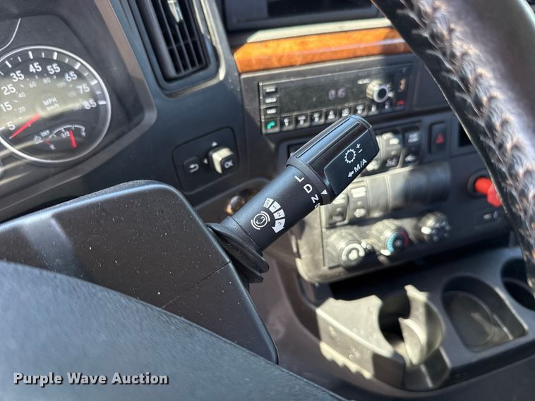 image for item DR1035 2021 International LT625 semi truck