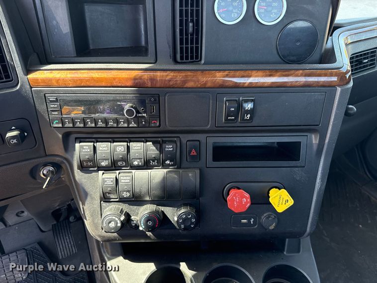 image for item DR1035 2021 International LT625 semi truck