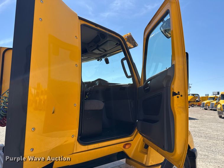 image for item DR1035 2021 International LT625 semi truck