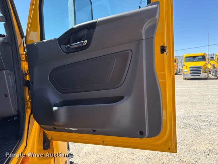 image for item DR1035 2021 International LT625 semi truck