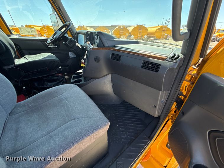 image for item DR1035 2021 International LT625 semi truck