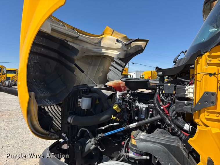 image for item DR1035 2021 International LT625 semi truck