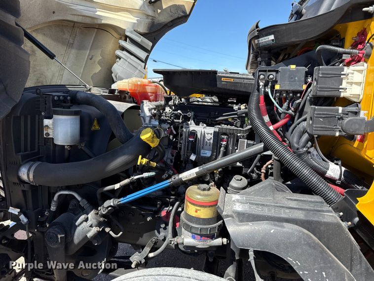 image for item DR1035 2021 International LT625 semi truck