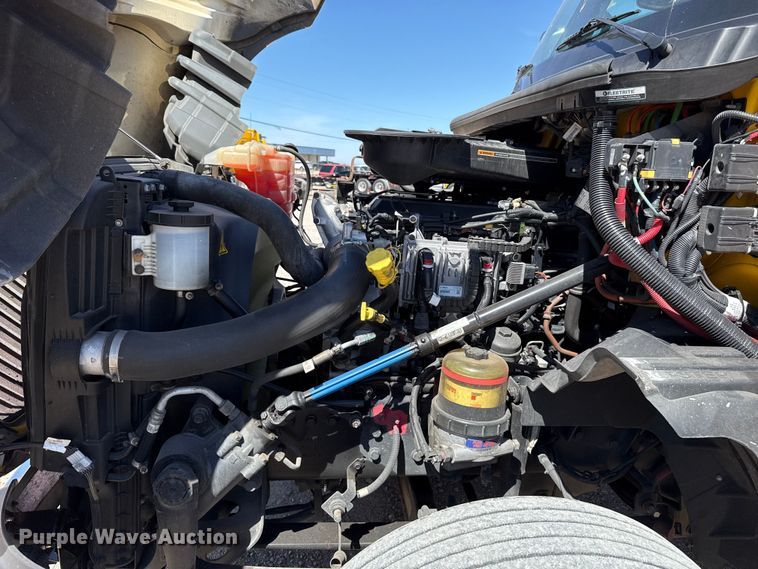 image for item DR1035 2021 International LT625 semi truck