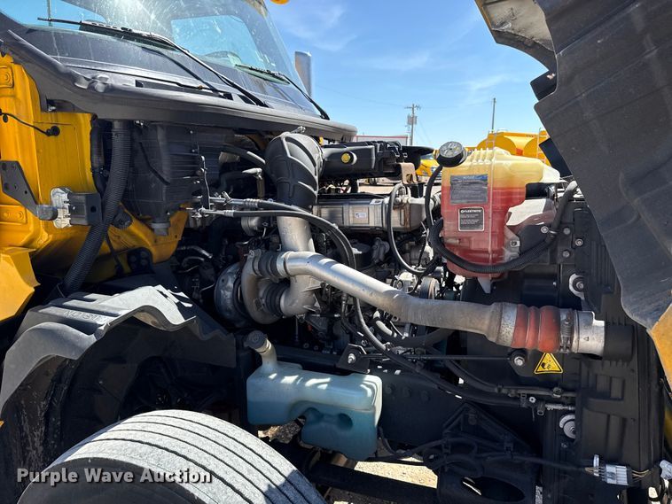 image for item DR1035 2021 International LT625 semi truck