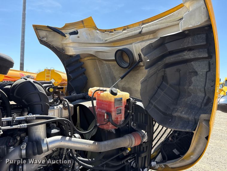 image for item DR1035 2021 International LT625 semi truck