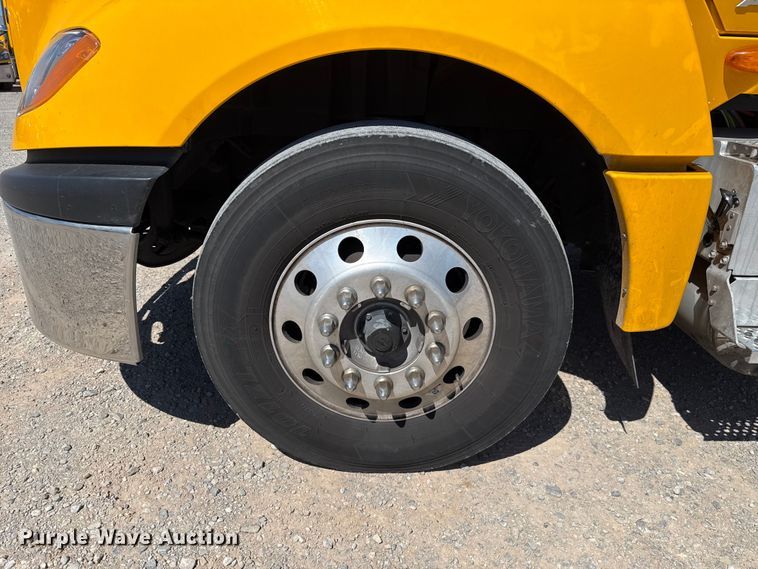 image for item DR1035 2021 International LT625 semi truck