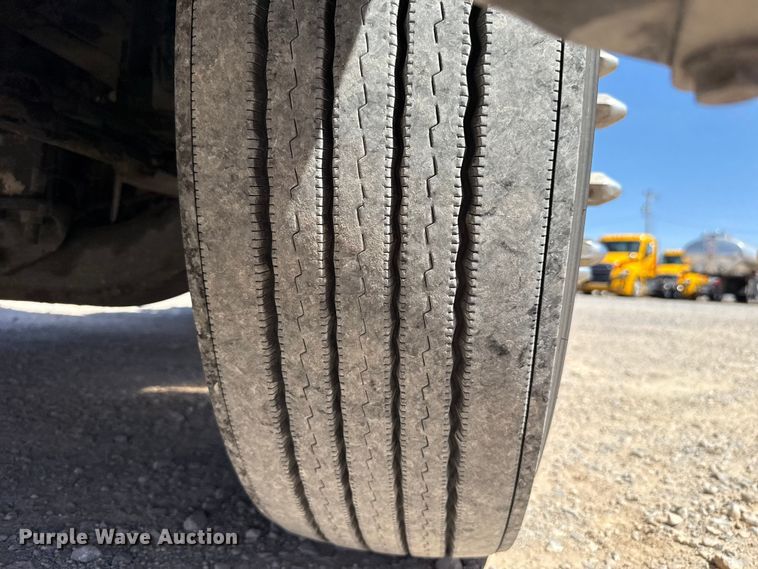 image for item DR1035 2021 International LT625 semi truck