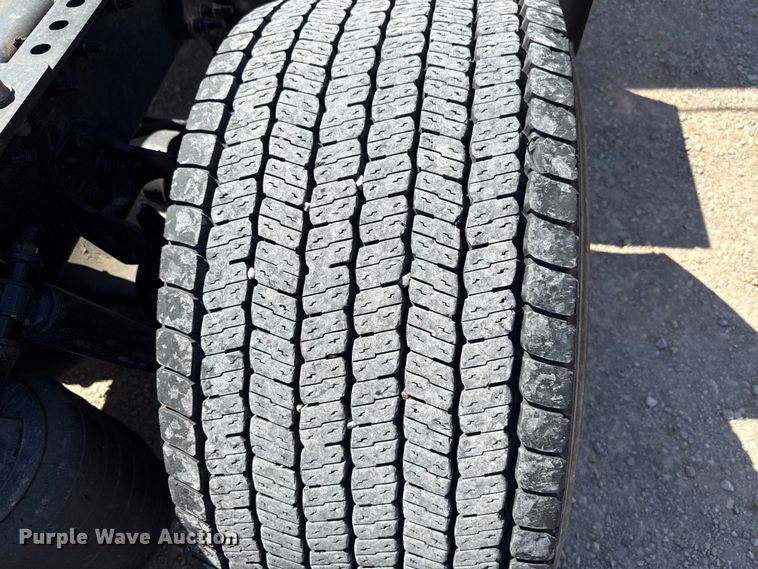 image for item DR1035 2021 International LT625 semi truck