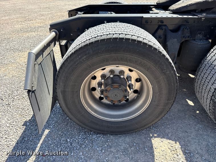 image for item DR1035 2021 International LT625 semi truck