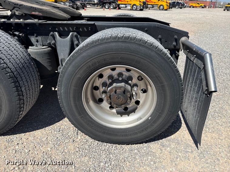 image for item DR1035 2021 International LT625 semi truck