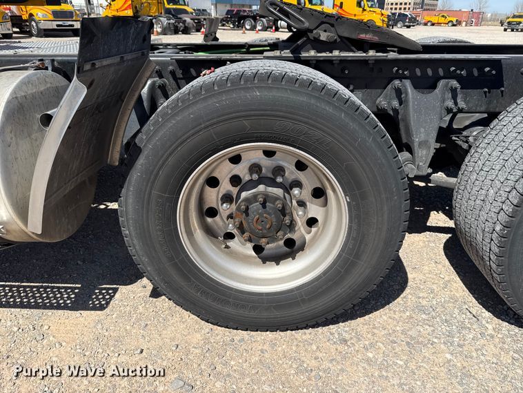 image for item DR1035 2021 International LT625 semi truck