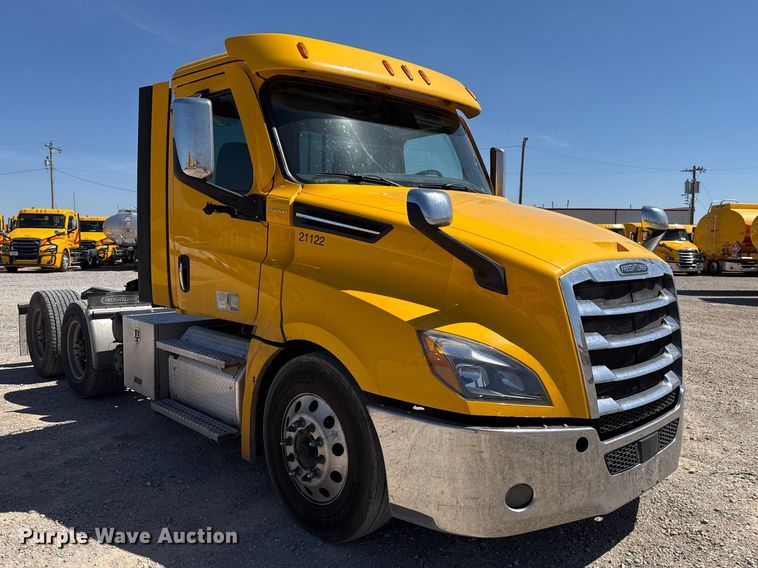 image for item DR1036 2021 Freightliner Cascadia 126 semi truck