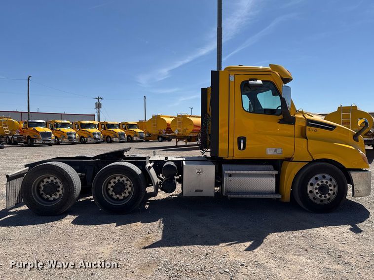 image for item DR1036 2021 Freightliner Cascadia 126 semi truck