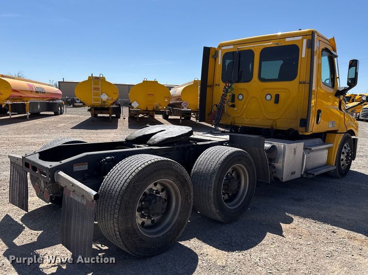 image for item DR1036 2021 Freightliner Cascadia 126 semi truck