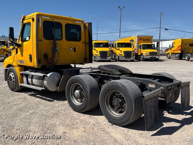 image for item DR1036 2021 Freightliner Cascadia 126 semi truck