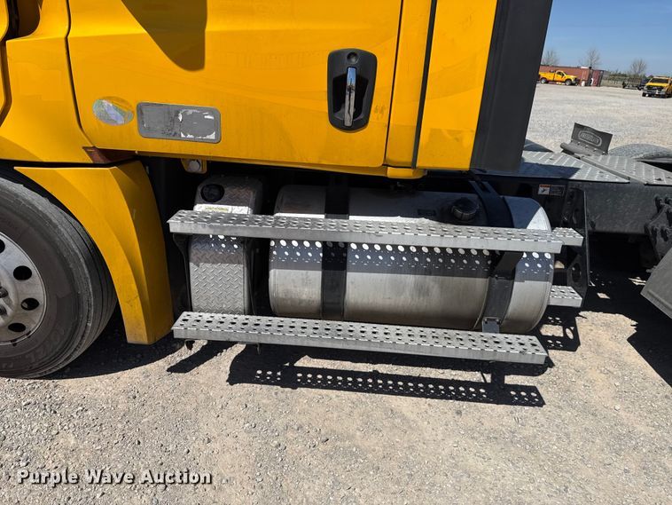 image for item DR1036 2021 Freightliner Cascadia 126 semi truck