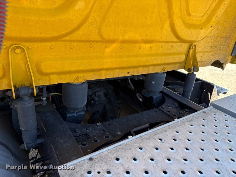 image for item DR1036 2021 Freightliner Cascadia 126 semi truck