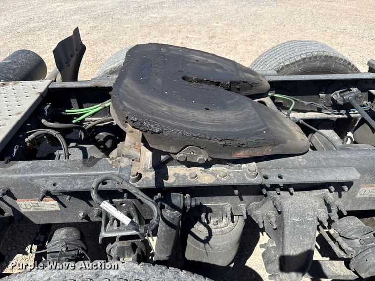 image for item DR1036 2021 Freightliner Cascadia 126 semi truck