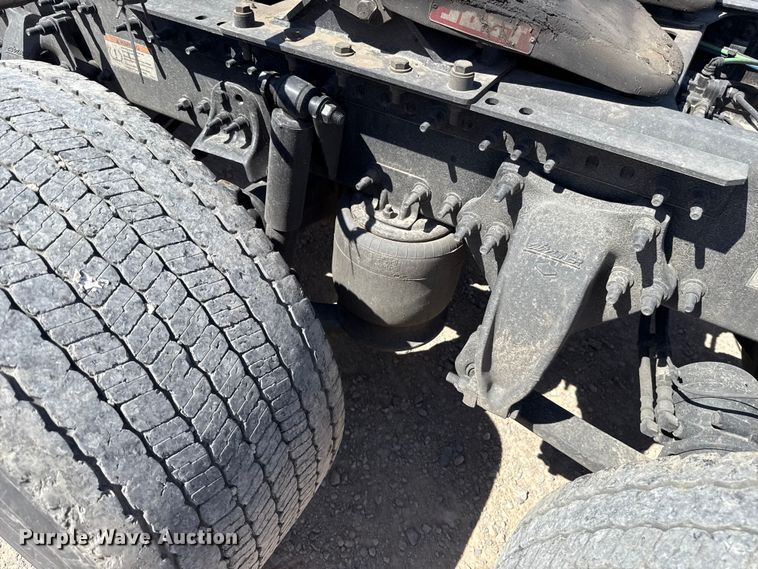 image for item DR1036 2021 Freightliner Cascadia 126 semi truck