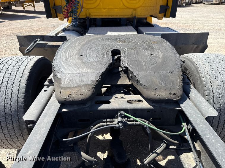 image for item DR1036 2021 Freightliner Cascadia 126 semi truck