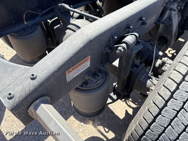 image for item DR1036 2021 Freightliner Cascadia 126 semi truck