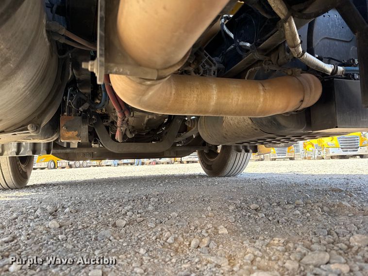 image for item DR1036 2021 Freightliner Cascadia 126 semi truck