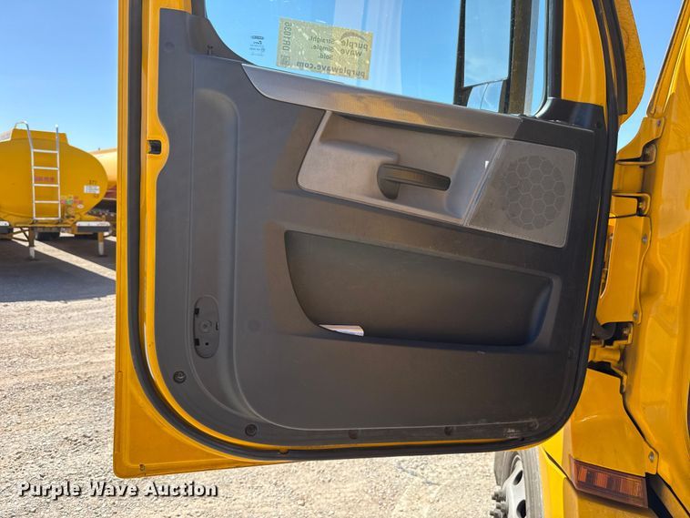 image for item DR1036 2021 Freightliner Cascadia 126 semi truck