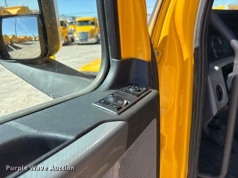 image for item DR1036 2021 Freightliner Cascadia 126 semi truck