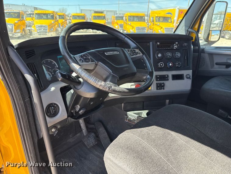 image for item DR1036 2021 Freightliner Cascadia 126 semi truck