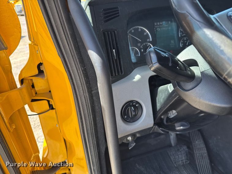 image for item DR1036 2021 Freightliner Cascadia 126 semi truck