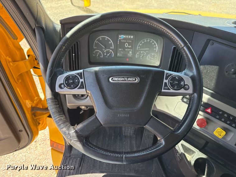 image for item DR1036 2021 Freightliner Cascadia 126 semi truck