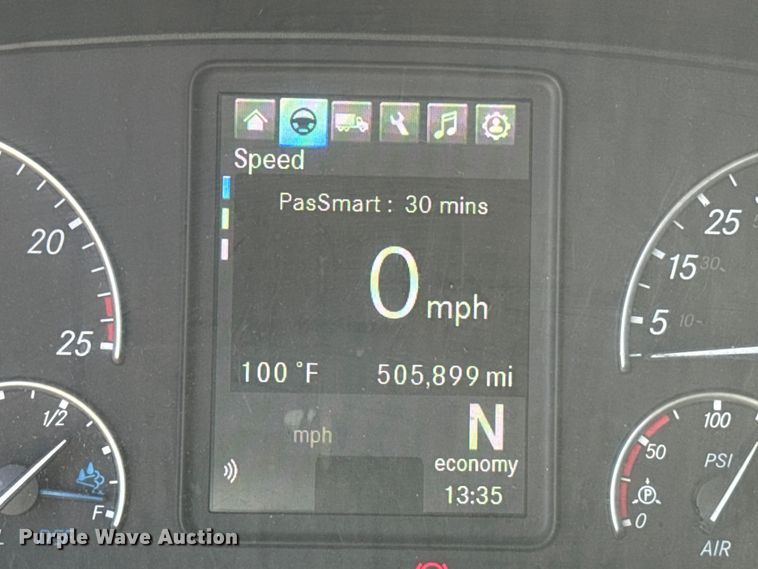 image for item DR1036 2021 Freightliner Cascadia 126 semi truck