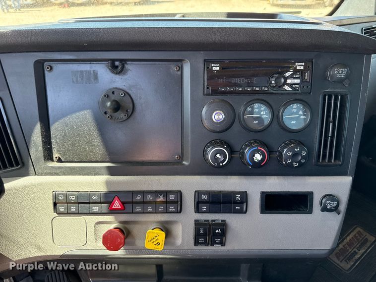 image for item DR1036 2021 Freightliner Cascadia 126 semi truck