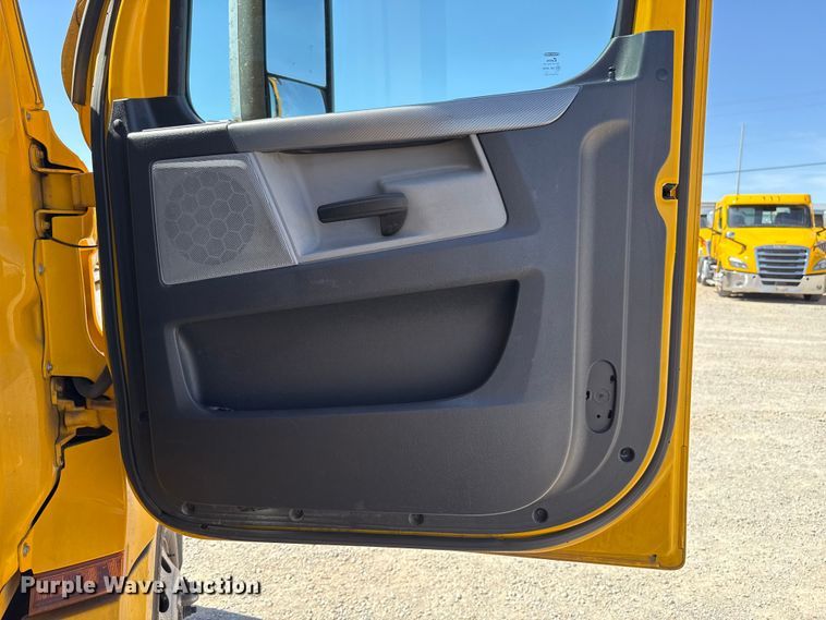 image for item DR1036 2021 Freightliner Cascadia 126 semi truck