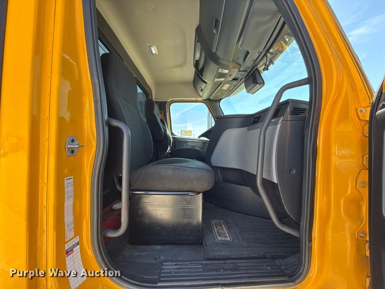 image for item DR1036 2021 Freightliner Cascadia 126 semi truck