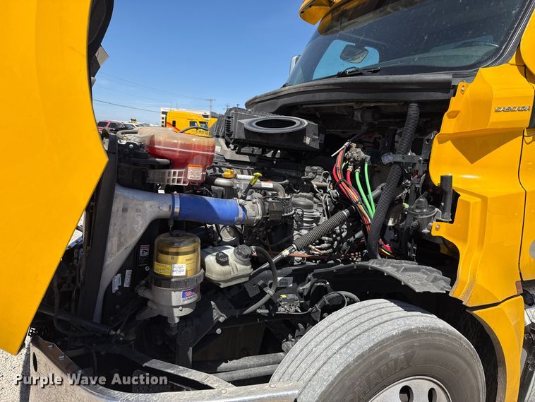 image for item DR1036 2021 Freightliner Cascadia 126 semi truck