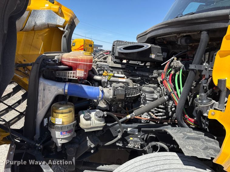 image for item DR1036 2021 Freightliner Cascadia 126 semi truck