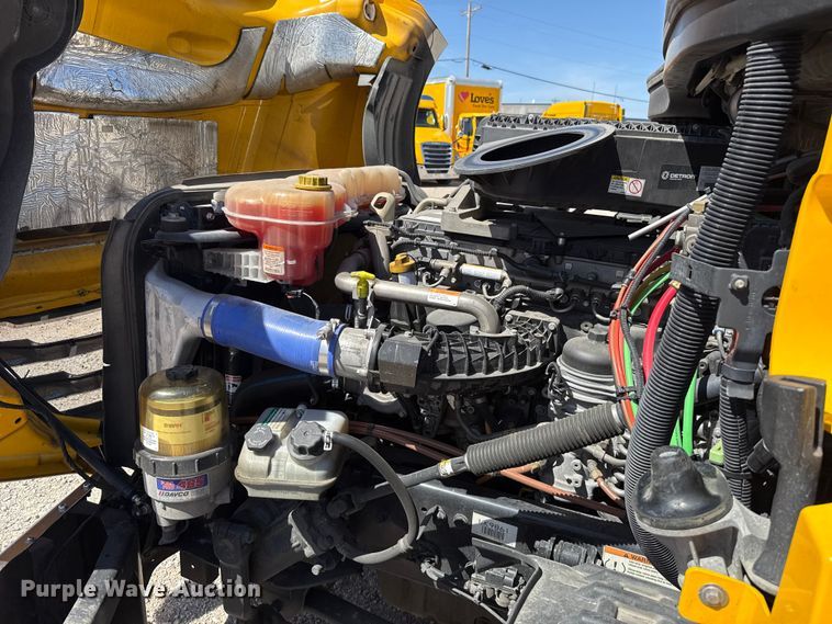 image for item DR1036 2021 Freightliner Cascadia 126 semi truck