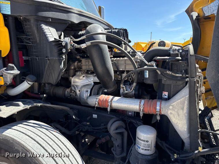 image for item DR1036 2021 Freightliner Cascadia 126 semi truck