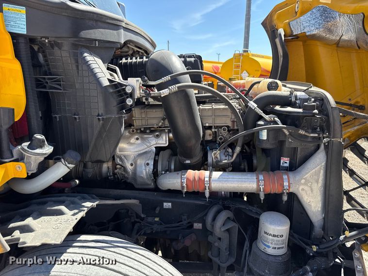 image for item DR1036 2021 Freightliner Cascadia 126 semi truck