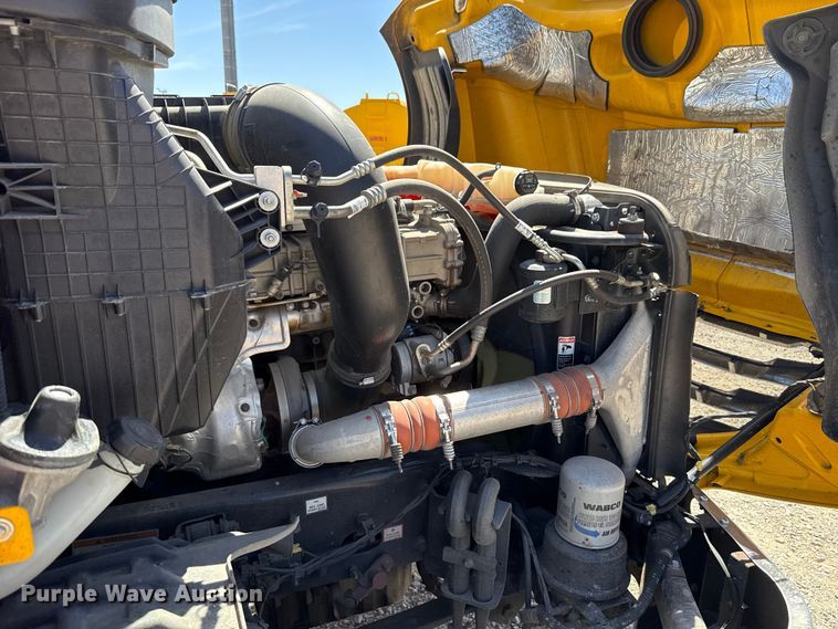 image for item DR1036 2021 Freightliner Cascadia 126 semi truck