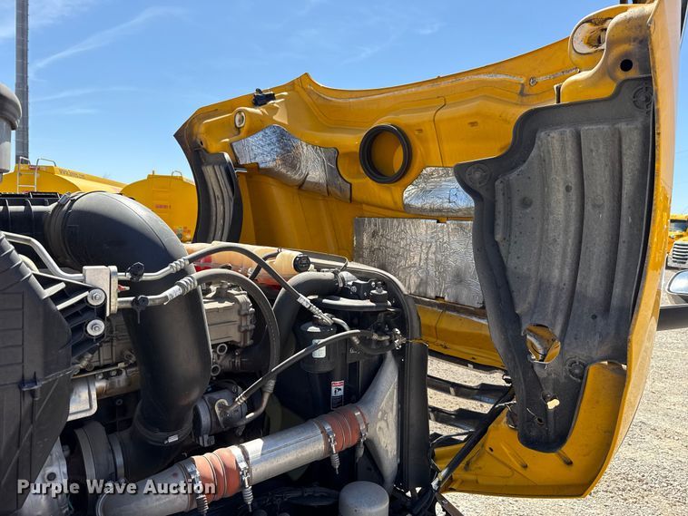 image for item DR1036 2021 Freightliner Cascadia 126 semi truck