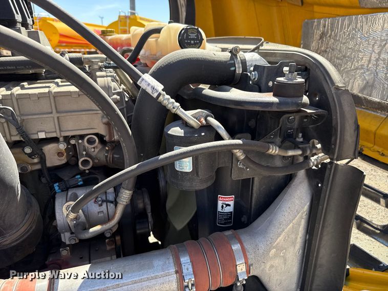 image for item DR1036 2021 Freightliner Cascadia 126 semi truck