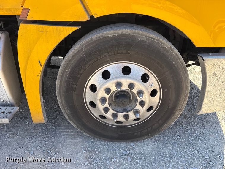 image for item DR1036 2021 Freightliner Cascadia 126 semi truck