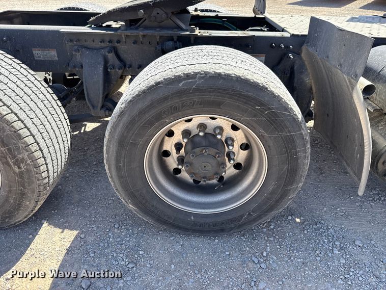 image for item DR1036 2021 Freightliner Cascadia 126 semi truck